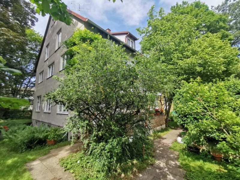 Planegg Charmante Villa mit Pool und Parkgarten – exklusives Refugium in Toplage bei München Haus kaufen