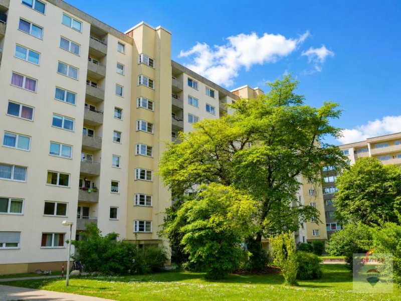 Puchheim Attraktive 3-Zimmer-Wohnung mit sonnigen Balkonen, Tiefgarage und Außenstellplatz Wohnung kaufen
