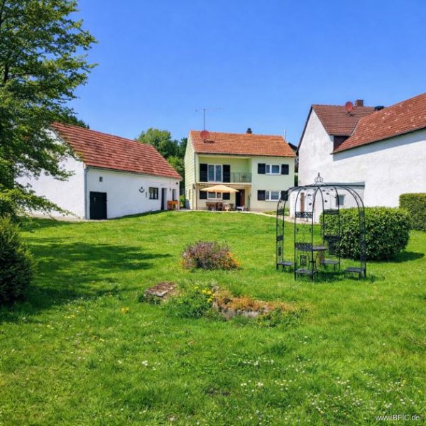 Maisach Baugrundstück direkt an der Maisach mit bewohnbarem Altbestand und Grünfläche in Maisach Germerswang Grundstück kaufen