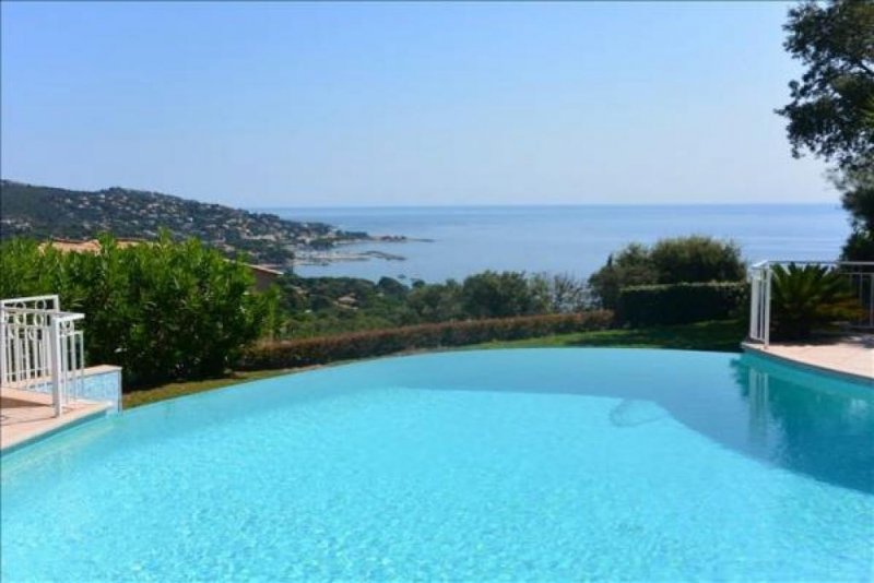 Sainte Maxime Neuwertige Villa mit herrlichem Meerblick Haus kaufen