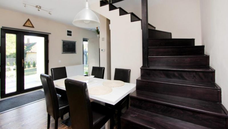 Gyenesdias
Zentral und grün: Ihr neues Zuhause mit großem Garten nahe dem Yacht Club Haus kaufen