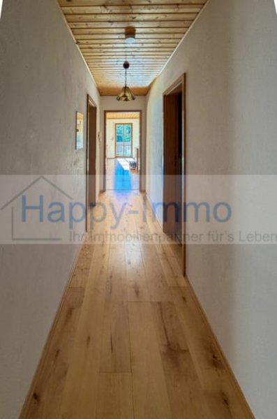 Feldkirchen-Westerham bezugsfreie Dachgeschoßwohnung in Vagen / Garage / Kaminofen Wohnung kaufen