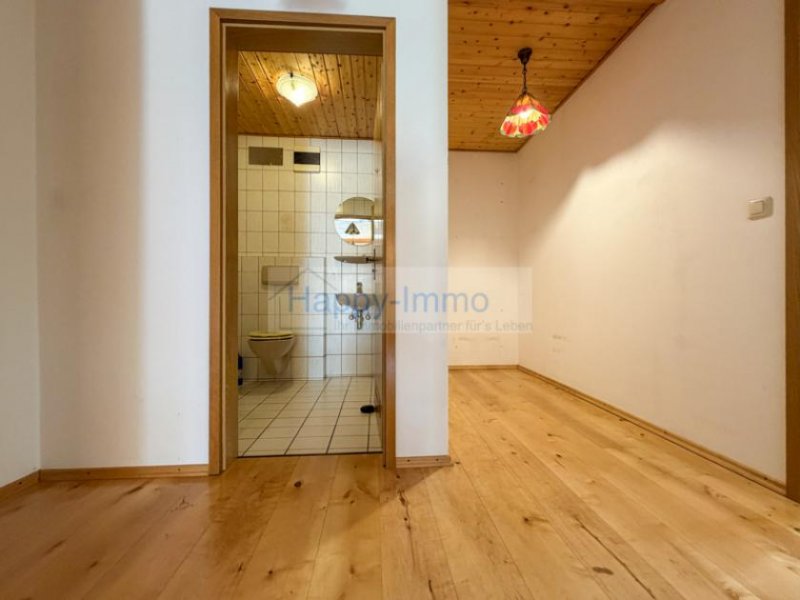 Feldkirchen-Westerham bezugsfreie Dachgeschoßwohnung in Vagen / Garage / Kaminofen Wohnung kaufen
