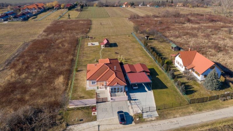 Nemesbük Gepflegtes Einfamilienhaus mit großem Garten Haus kaufen