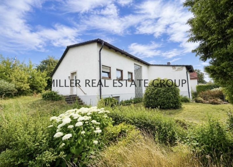 Ingolstadt Einfamilienhaus in Ingolstadt-Pettenhofen - großes Grundstück, Garten, Garage & Entwicklungspotenzial! Haus kaufen