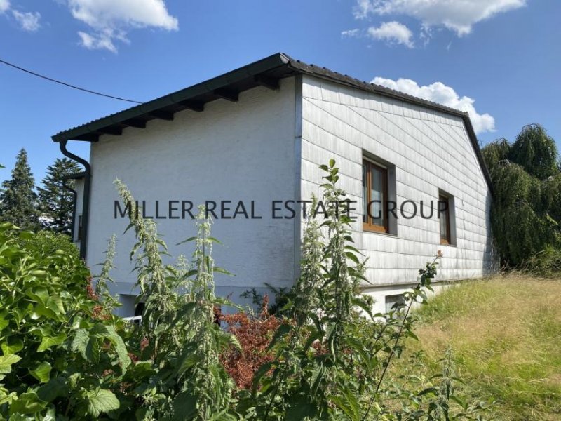 Ingolstadt Renovierungsbedürftiges Einfamilienhaus mit großem Grundstück, Garten, Garage und Ausbaupotenzial in Ingolstadt-Pettenhofen!
