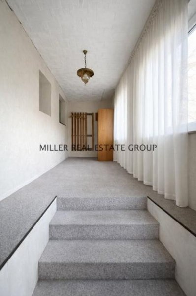 Ingolstadt Ingolstadt-Süd: Grundstück mit freistehendem Bestandshaus - seltene Gelegenheit für Sanierung oder Neubau! Haus kaufen