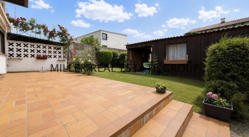 Ingolstadt Zwei Häuser auf einem Grundstück in Ingolstadt - mit Garten & Entwicklungspotenzial! Haus kaufen
