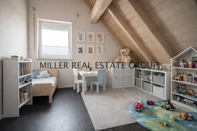 Kösching Großzügige 5-Zimmer-Maisonette-Wohnung mit Balkon und zwei Stellplätzen in gefragter Lage von Kösching bei Ingolstadt kaufen