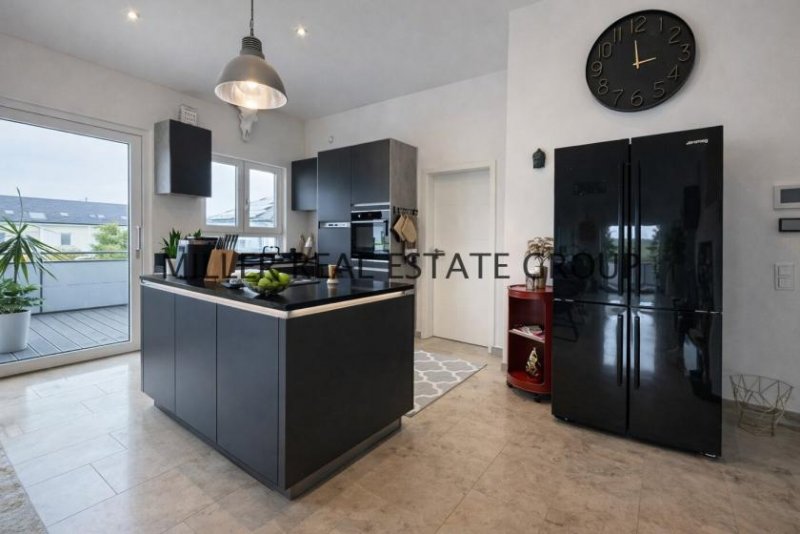 Denkendorf Exklusive Luxusvilla in 85095 Denkendorf - Einliegerwohnung, XXL-Garage, Südgarten & unverbaubarer Weitblick! Haus kaufen