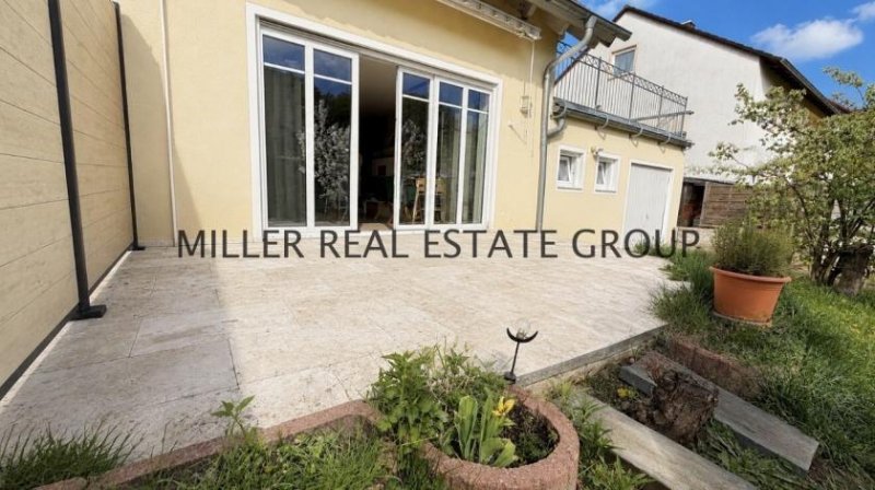 Großmehring Seltenes Wohnensemble in Großmehring: Zwei Häuser auf ca. 724 m² Grundstück mit Garten, Garage & außergewöhnlichem
