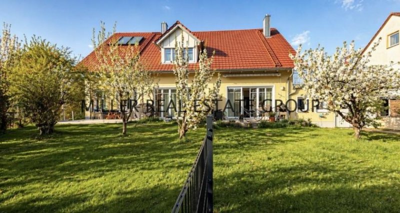 Großmehring Seltenes Wohnensemble in Großmehring: Zwei Häuser auf ca. 724 m² Grundstück mit Garten, Garage & außergewöhnlichem
