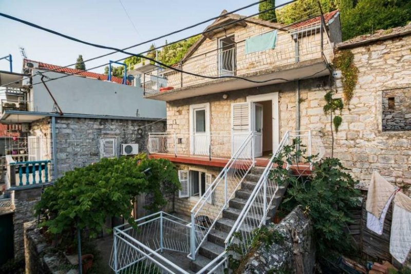 Tivat Historic stone house on the beachfront for a hostel with a yield of over 30% per annum in Tivat, Lepetane Gewerbe kaufen