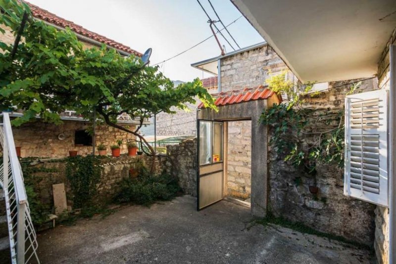 Tivat Part of a historic stone house (1st and 2nd floors) with a courtyard on the first line in Lepetane, Tivat Wohnung kaufen