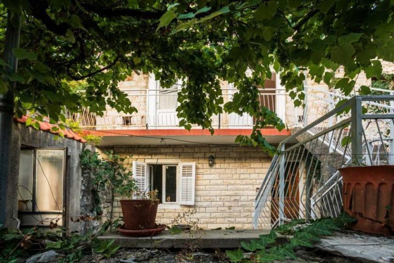 Tivat Part of a historic stone house (1st and 2nd floors) with a courtyard on the first line in Lepetane, Tivat Wohnung kaufen