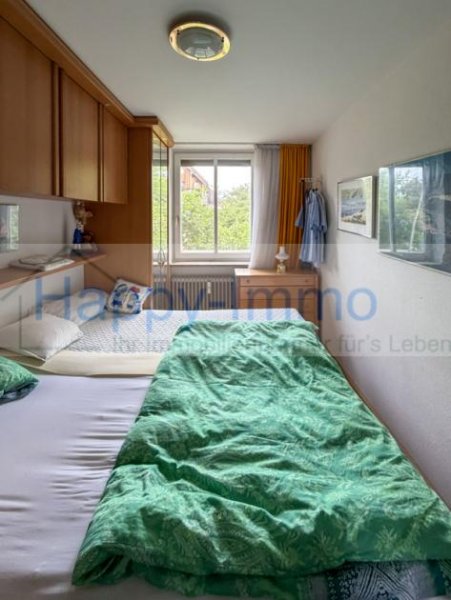 Kirchheim bei München Gepflegte, große 2-Zimmer-ETW mit verglastem Westerker & TG Platz / Verkauf auf Nießbrauchbasis Wohnung kaufen
