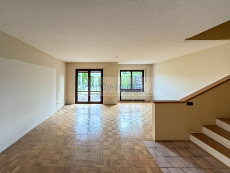 Kirchheim bei München Reihenhaus in ruhiger Lage in Kirchheim / 2 Garagen / bezugsfrei Haus kaufen