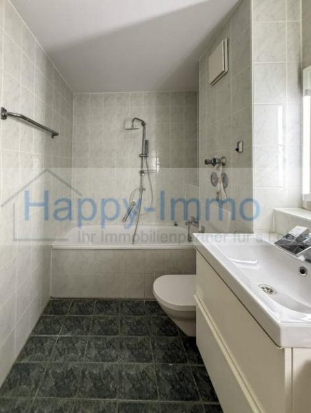 Poing bezugsfreie 2 Zimmerwhg mit Wintergarten, eigenen Garten, Hobbyraum, TG und oberirdischen Stellplatz Wohnung kaufen