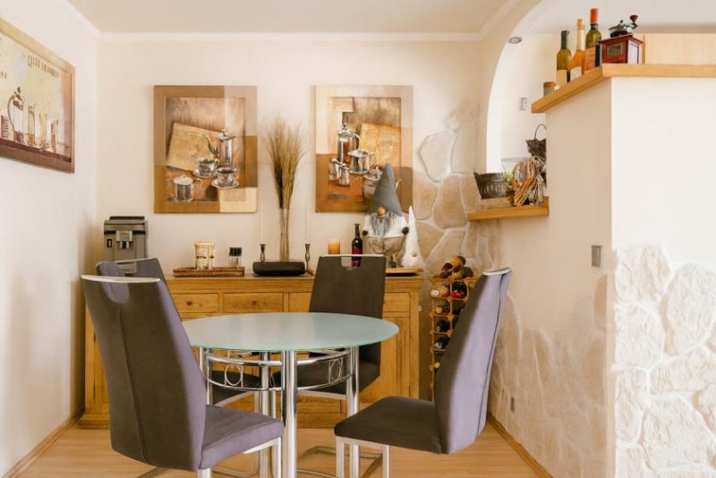 Unterschleißheim Außergewöhnliche Split-Level-Wohnung mit zwei Loggien und vielseitigem Zusatzraum Wohnung kaufen