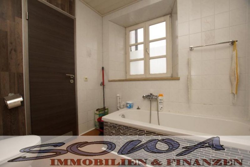 Neuburg an der Donau Leopoldineninsel - Gut vermietete 2 Zimmer Wohnung mit Balkon mit Blick auf das Schloss in einer beliebten Lage in der in - Ein