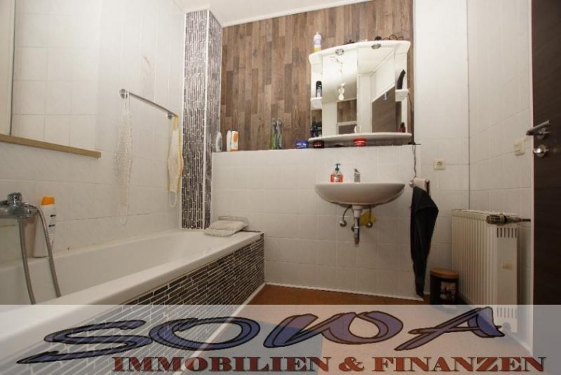 Neuburg an der Donau Leopoldineninsel - Gut vermietete 2 Zimmer Wohnung mit Balkon mit Blick auf das Schloss in einer beliebten Lage in der in - Ein