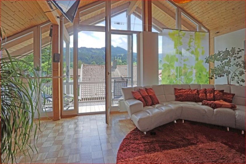 Nesselwang Highlight – sonnige Dachsuite mit Bergblick!
OPEN-HOUSE, am 23. Mai, 13-15 Uhr Termin erforderlich! Wohnung kaufen