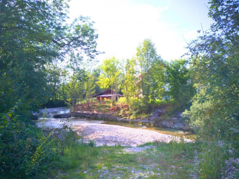 Leutkirch im Allgäu Ein Juwel im Allgäu.
Wohnen und Arbeiten.
In einzigartiger Lage am Fluss. Haus kaufen