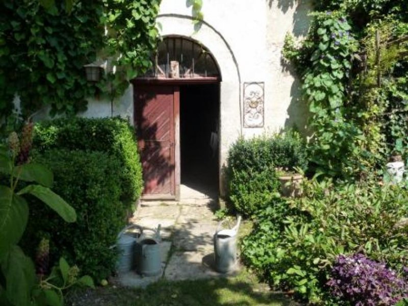 Dischingen Teilverkauf der Schloßanlage 89561 Dischingen- Eglingen im Landkreis Heidenheim/Ostalb Haus kaufen