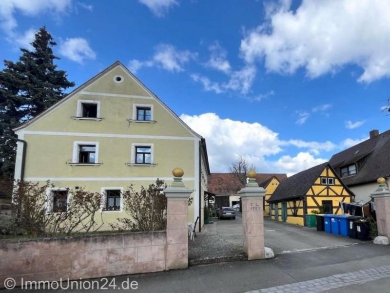 Nürnberg RESTHOF mit Charme trifft auf rentable Kapitalanlage – Bauernhof mit 5 vermieteten Wohneinheiten Haus kaufen