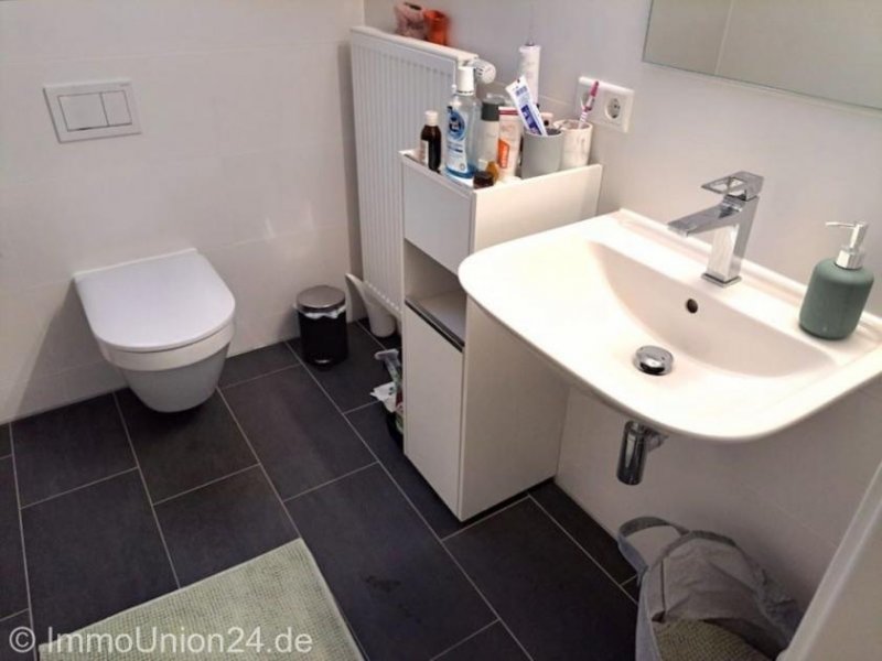 Nürnberg Neuwertiges Reihenhaus in Höfen mit Sonnen-Terrasse zum pflegeleichten Spielgarten + Carport + KfZPl Haus kaufen