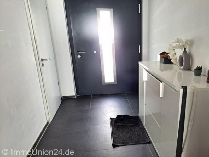 Nürnberg Neuwertiges Reihenhaus in Höfen mit Sonnen-Terrasse zum pflegeleichten Spielgarten + Carport + KfZPl Haus kaufen