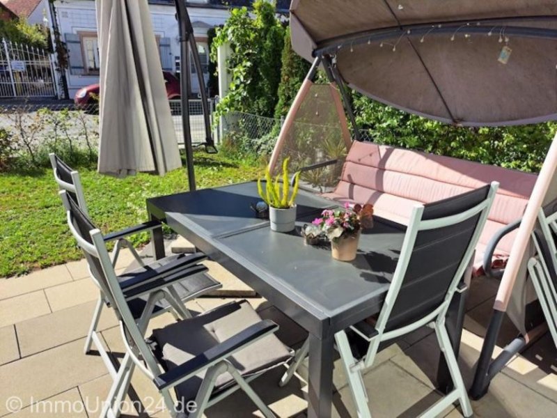 Nürnberg Neuwertiges Reihenhaus in Höfen mit Sonnen-Terrasse zum pflegeleichten Spielgarten + Carport + KfZPl Haus kaufen