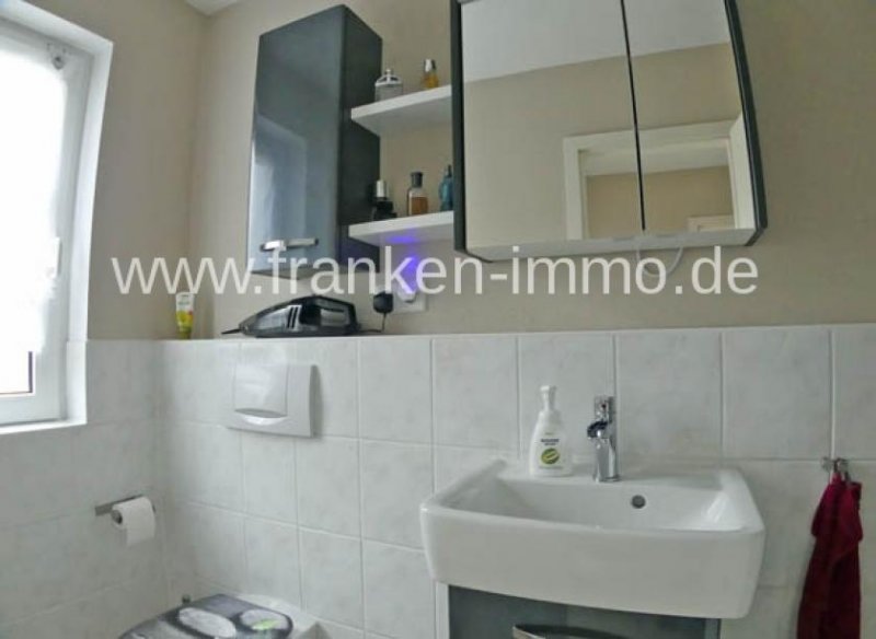 Stein (Landkreis Fürth) Neuwertige DHH, Stein-OT., 6 Zi., 150qm Wfl., Bj. 2001, hochwertige Ausstattung, 2 Bäder, Do.Garage Haus kaufen