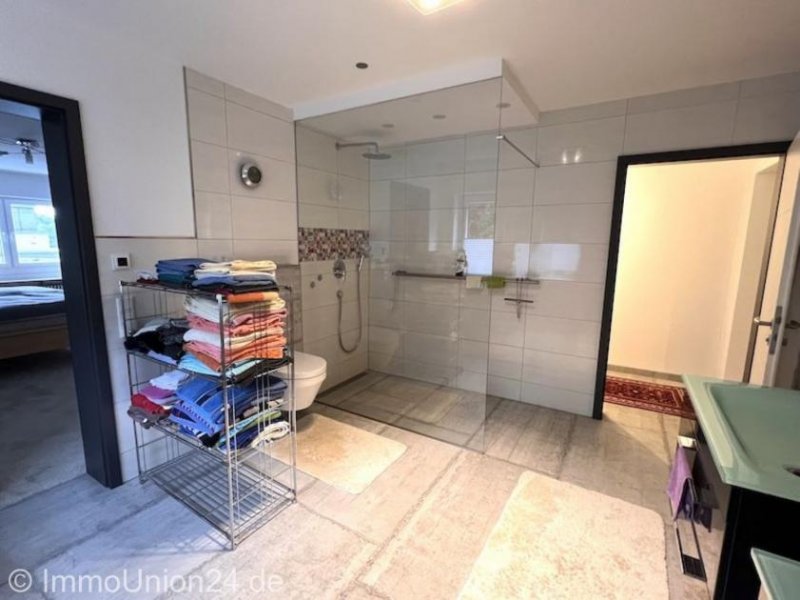 Schwanstetten Exklusives Zweifamilienhaus in Top-Lage von Schwanstetten mit Doppelcarport und PV-Anlage Haus kaufen