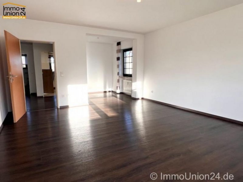 Pyrbaum Ankommen und Wohlfühlen – Lichtdurchflutete 4 Zimmer 111 qm Wohnung mit Terrassenbalkon in Pyrbaum Wohnung kaufen