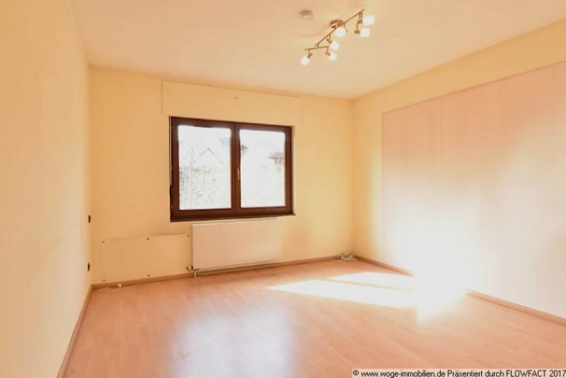 Rückersdorf (Landkreis Nürnberger Land) freies EFH mit 5 Zi + Hobbyraum, Sauna, kleinem Grundstück, provisionsfrei! Haus kaufen