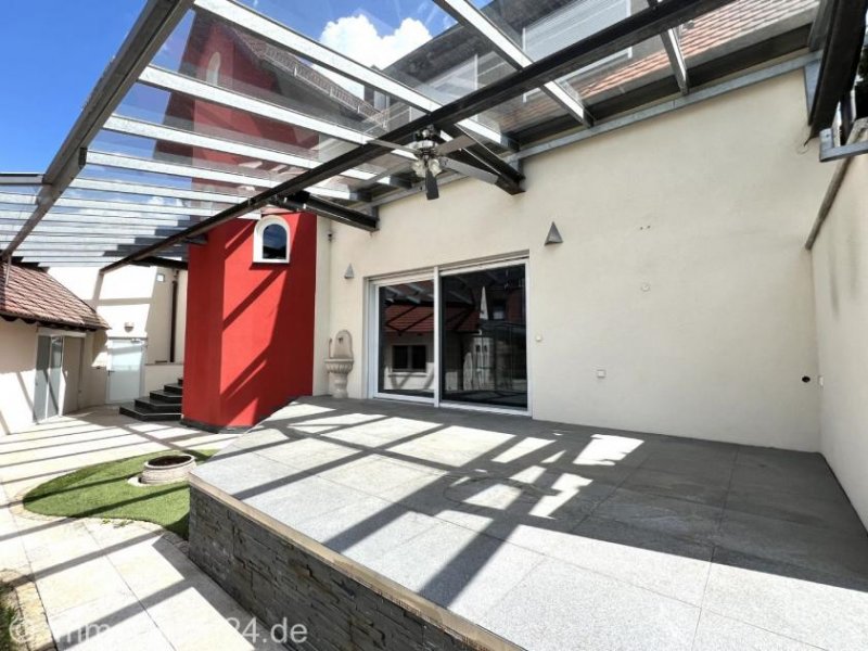 Schwabach Stilvolles 241 qm Einfamilienhaus mit Luxusausstattung und großer 100 qm Garage für Autoenthusiasten Haus kaufen