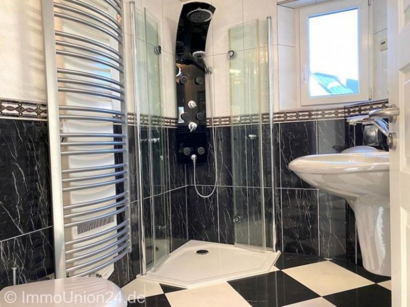 Schwabach Stilvolles 241 qm Einfamilienhaus mit Luxusausstattung und großer 100 qm Garage für Autoenthusiasten Haus kaufen