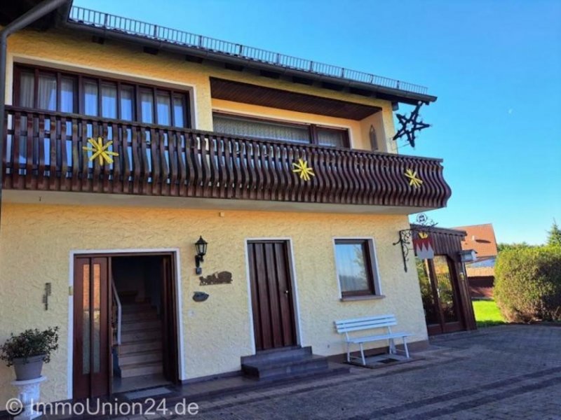 Spalt TOP 220 qm Ein- Zweifamilienhaus mit Ausbaureserve im Dachgeschoss und 2 Garagen auf 1.320 qm Grund Haus kaufen