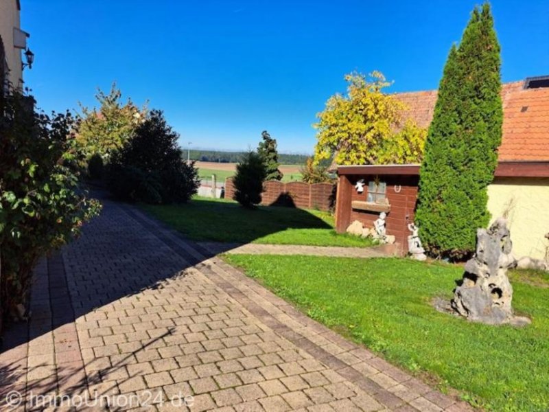 Spalt TOP 220 qm Ein- Zweifamilienhaus mit Ausbaureserve im Dachgeschoss und 2 Garagen auf 1.320 qm Grund Haus kaufen