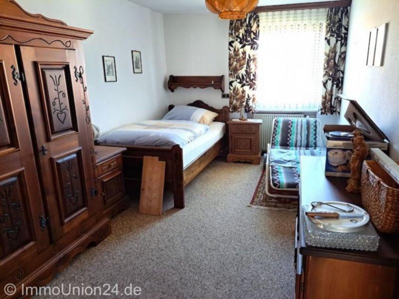 Spalt TOP 220 qm Ein- Zweifamilienhaus mit Ausbaureserve im Dachgeschoss und 2 Garagen auf 1.320 qm Grund Haus kaufen