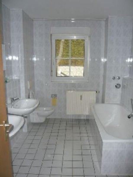 Pegnitz Pegnitz: 4-Zi-Mais.-Whg. (1. OG),EBK, Badewanne/Dusche,Loggia, Balkon, Garage, Stellplatz Wohnung kaufen