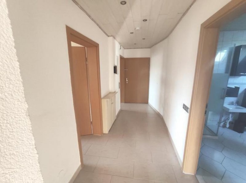 Hausen (Landkreis Forchheim) Große Maisonette mit Klimaanlagen (aktuell in 2 Wohnungen unterteilt) mit 2 Balkonen, 2 Einbauküchen und 2 Stellplätzen