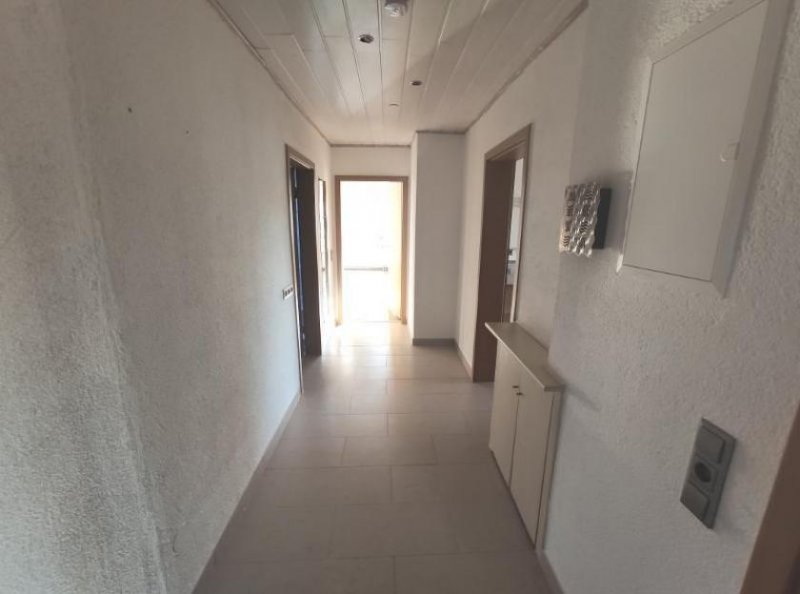 Hausen (Landkreis Forchheim) Große Maisonette mit Klimaanlagen (aktuell in 2 Wohnungen unterteilt) mit 2 Balkonen, 2 Einbauküchen und 2 Stellplätzen