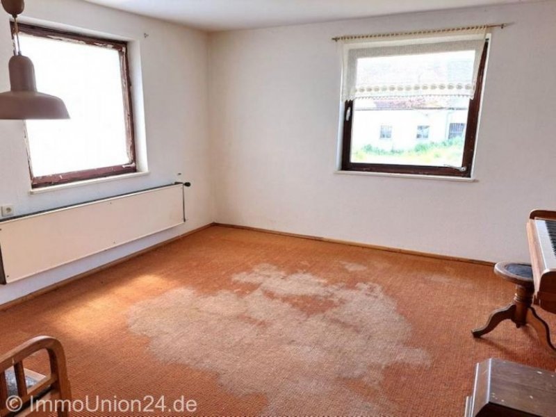 Feuchtwangen 139.000 für sanierungsbedürftiges 170 qm Wohnhaus auf 1.323 qm Grund in dörflicher Umgebung Haus kaufen