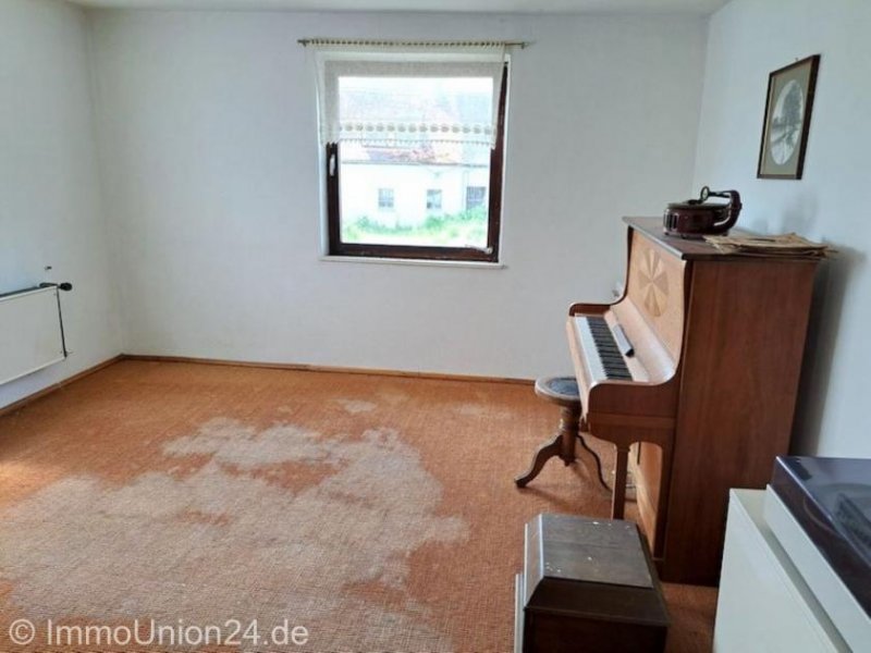 Feuchtwangen 139.000 für sanierungsbedürftiges 170 qm Wohnhaus auf 1.323 qm Grund in dörflicher Umgebung Haus kaufen