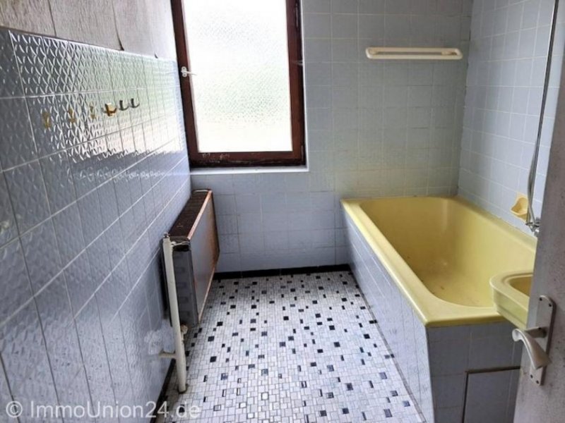 Feuchtwangen 139.000 für sanierungsbedürftiges 170 qm Wohnhaus auf 1.323 qm Grund in dörflicher Umgebung Haus kaufen