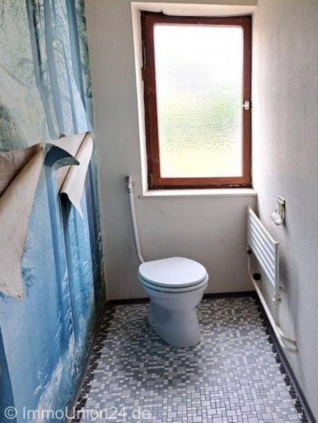 Feuchtwangen 139.000 für sanierungsbedürftiges 170 qm Wohnhaus auf 1.323 qm Grund in dörflicher Umgebung Haus kaufen