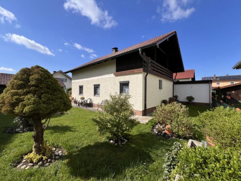 Pocking Älteres Einfamilienhaus mit Garten und Garage Haus kaufen