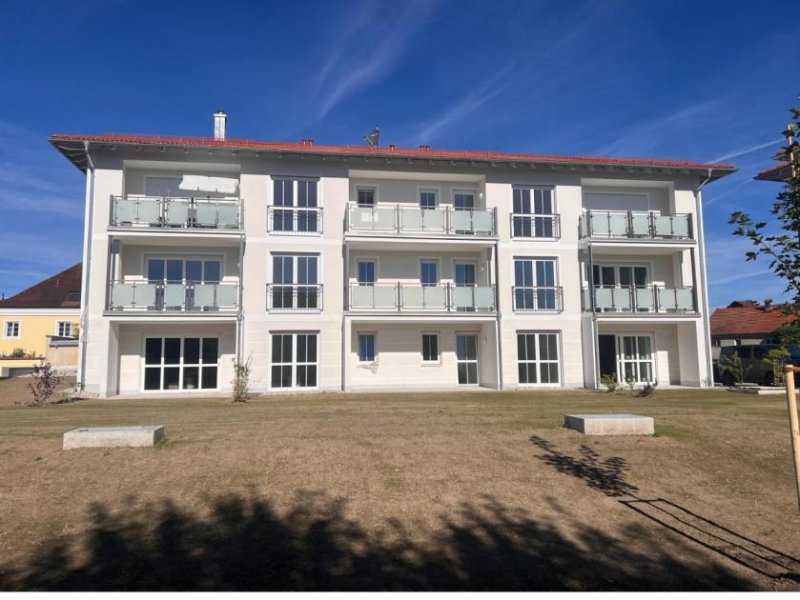 Kirchham Exklusive 3 Zimmer in 9 Fam. Haus oberste Etage mit Balkon Wohnung kaufen